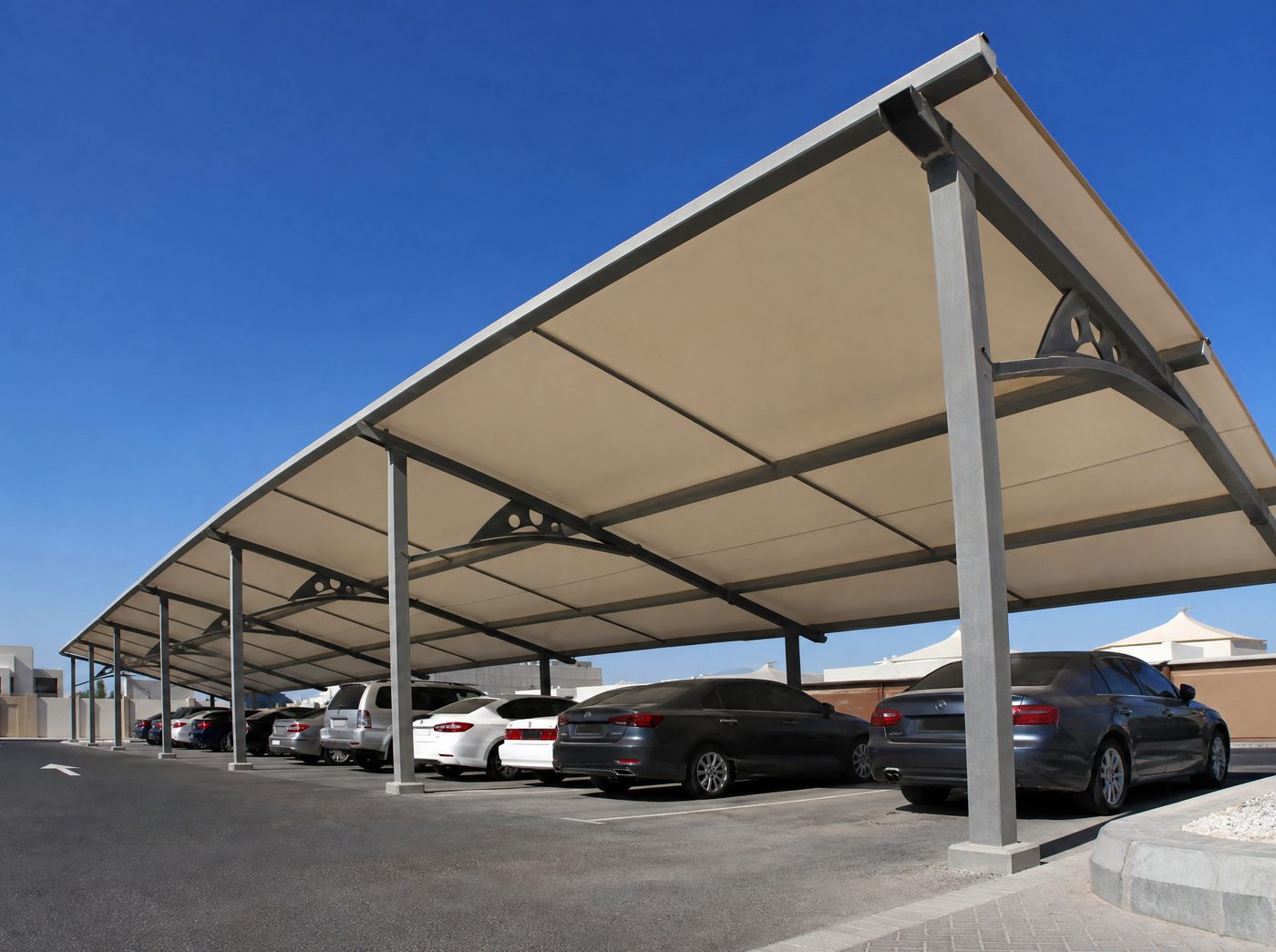 Sunshade roof sheeting detail
